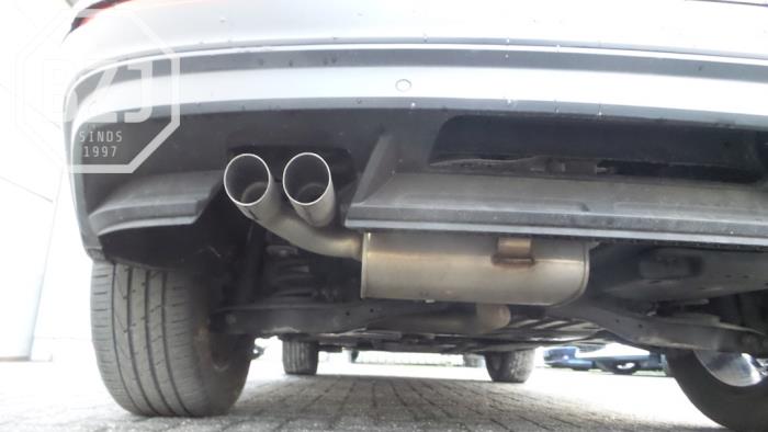 Exhaust rear silencer from a Volkswagen Tiguan (AD1) 2.0 TDI 16V BlueMotion Technology SCR 2017