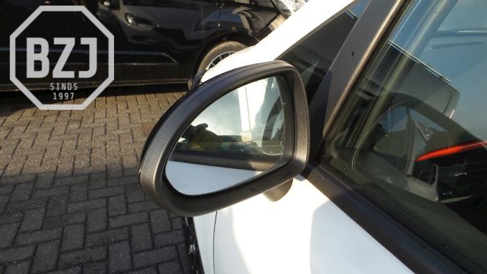 Außenspiegel links van een Opel Corsa 2018