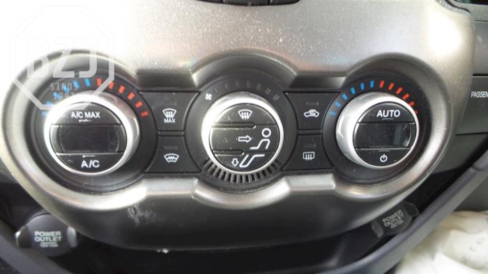 Używane Panel climatronic Ford Ranger 2.2 TDCi 16V 150 4x4 Cena na żądanie oferowane przez BZJ b.v.
