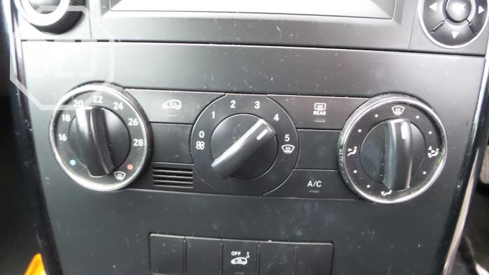 Panneau de commandes chauffage d'un Mercedes-Benz A (W169) 2.0 A-160 CDI 16V 2012