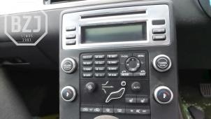 Usados Reproductor de CD y radio Volvo V70 (BW) 2.4 D 20V Precio de solicitud ofrecido por BZJ b.v.