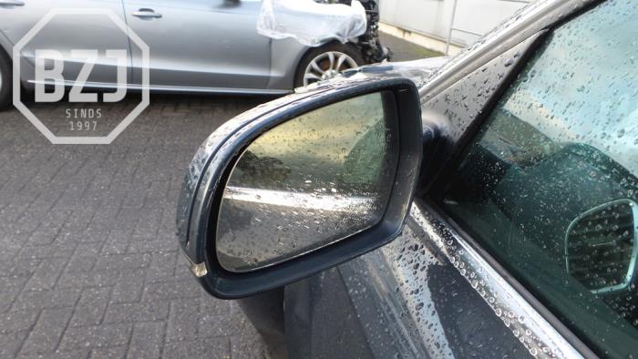 Wing mirror, left from a Audi A4 Avant (B8) 2.0 TDI 16V 2010