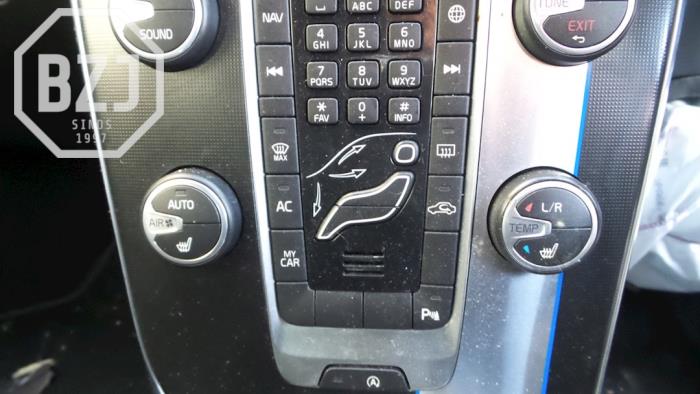 Używane Panel climatronic Volvo V40 (MV) 2.0 D2 16V Cena € 65,00 Procedura marży oferowane przez BZJ b.v.