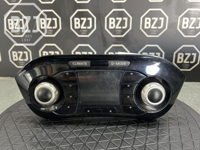 Używane Panel climatronic Nissan Juke (F15) Cena € 60,00 Procedura marży oferowane przez BZJ b.v.