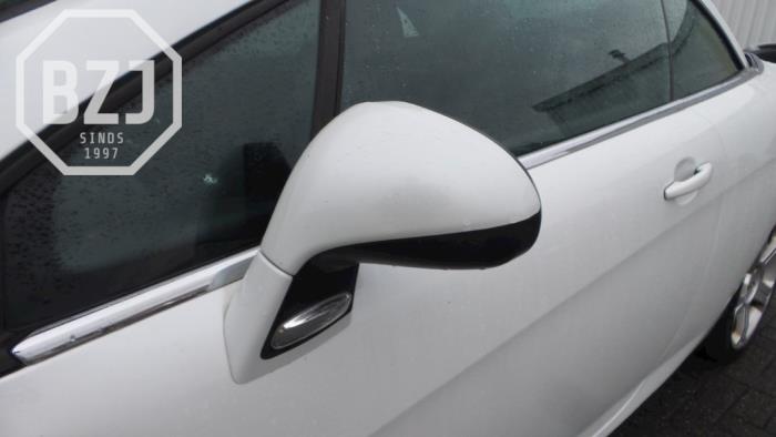 Außenspiegel links van een Peugeot 308 CC (4B) 2.0 HDi 16V Euro 5 FAP 2009