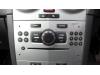 Reproductor de CD y radio de un Opel Corsa D, 2006 / 2014 1.3 CDTi 16V ecoFLEX, Hatchback, Diesel, 1 248cc, 55kW (75pk), FWD, Z13DTJ; EURO4; A13DTC, 2006-07 / 2014-08 2011