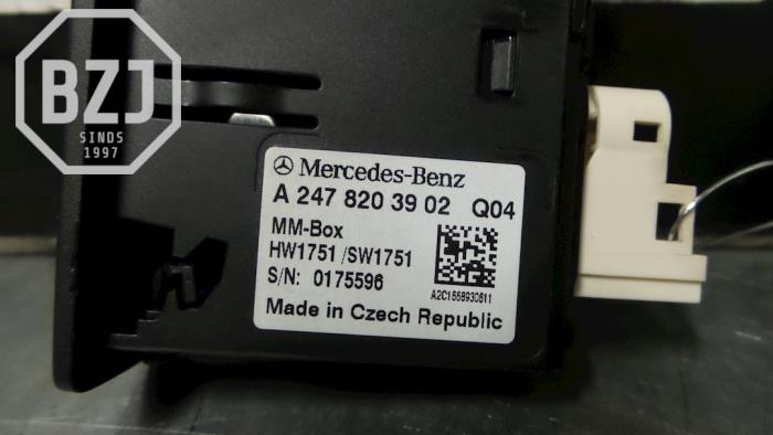 Modul USB van een Mercedes-Benz A (177.0) 1.3 A-180 Turbo 16V 2019
