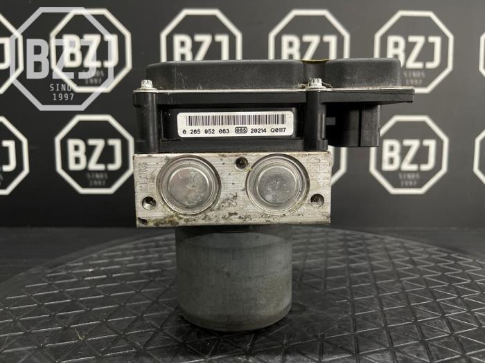 Używane Pompa ABS Audi A5 (8T3) 2.0 TFSI 16V Cena na żądanie oferowane przez BZJ b.v.