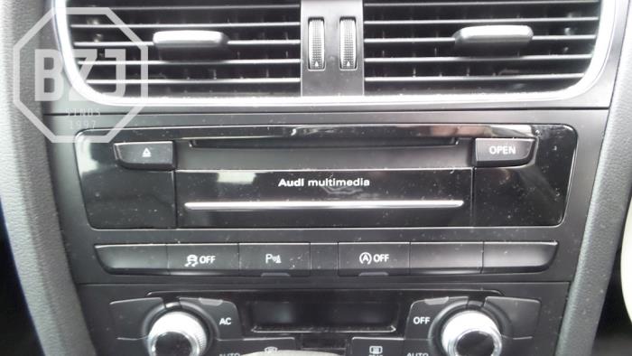 Unité de contrôle Multimedia d'un Audi A5 (8T3) 2.0 TFSI 16V 2013