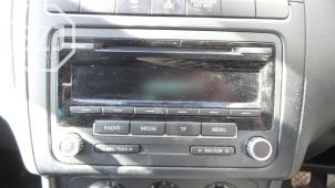 Gebrauchte Radio CD Spieler Volkswagen Polo V (6R) 1.2 12V BlueMotion Technology Preis auf Anfrage angeboten von BZJ b.v.