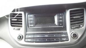 Usados Reproductor de CD y radio Hyundai Tucson (TL) 1.6 GDi 16V 2WD Precio de solicitud ofrecido por BZJ b.v.