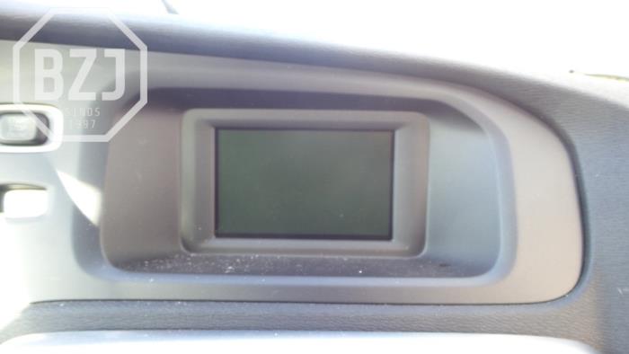 Begagnade Innerdisplay Volvo V40 (MV) 1.6 T4 GTDi 16V Pris på förfrågan erbjuds av BZJ b.v.