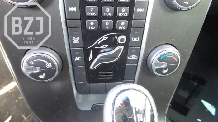 Używane Panel climatronic Volvo V40 (MV) 1.6 T4 GTDi 16V Cena na żądanie oferowane przez BZJ b.v.