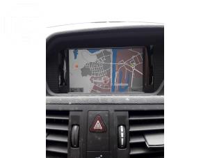 Usagé Affichage navigation Mercedes E (C207) E-350 CDI, d BlueTEC 3.0 V6 24V Prix sur demande proposé par BZJ b.v.