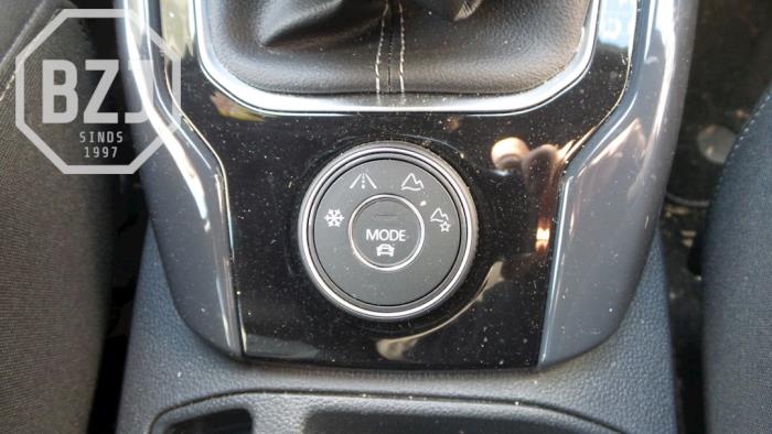 Przycisk I-Drive z Volkswagen T-Roc 2.0 TDI 150 4Motion 16V 2019