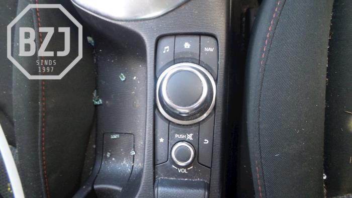 Używane Przycisk I-Drive Mazda 2 (DJ/DL) 1.5 SkyActiv-G 75 Cena na żądanie oferowane przez BZJ b.v.