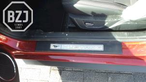 Usados Placa del desgaste del travesaño de la puerta izquierda Ford Usa Mustang VI Fastback 5.0 GT Premium Ti-VCT V8 32V Precio de solicitud ofrecido por BZJ b.v.