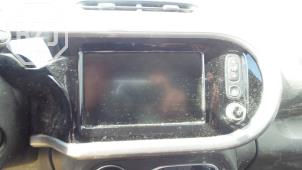 Usados Controlador de pantalla multimedia Renault Twingo III (AH) 1.0 SCe 70 12V Precio de solicitud ofrecido por BZJ b.v.