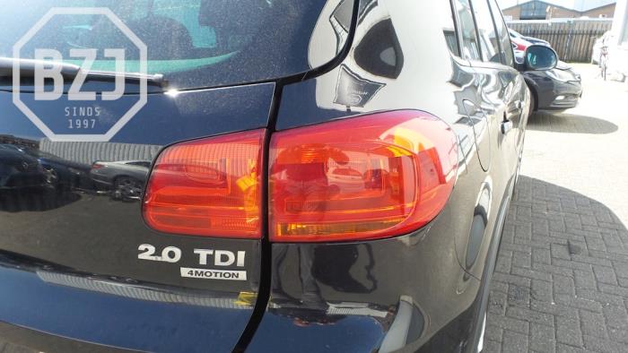 Taillight, right from a Volkswagen Tiguan (5N1/2) 2.0 TDI 16V 4Motion 2014