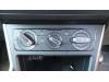 Panel de control de calefacción de un Volkswagen Polo VI (AW1) 1.0 12V BlueMotion Technology 2019