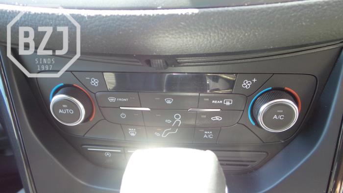 Panneau climatronic d'un Ford Kuga II (DM2) 2.0 TDCi 16V 120 2019