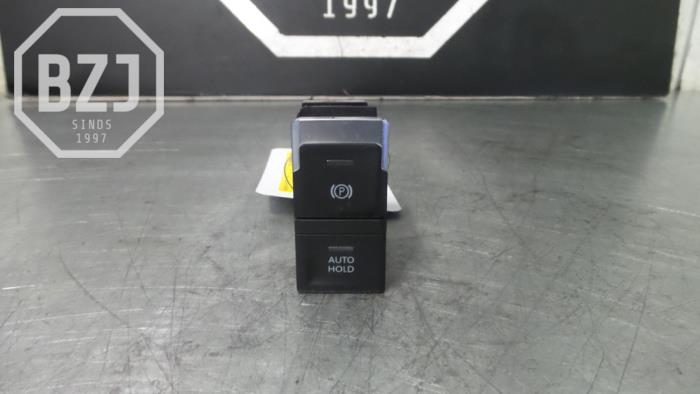 Używane Przelacznik hamulca postojowego Volkswagen T-Roc I 2.0 TDI 150 4Motion 16V Cena na żądanie oferowane przez BZJ b.v.