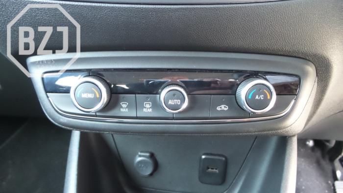 Begagnade Klimatpanel Opel Crossland (X) 1.2 12V Pris € 75,00 Marginaltabell erbjuds av BZJ b.v.