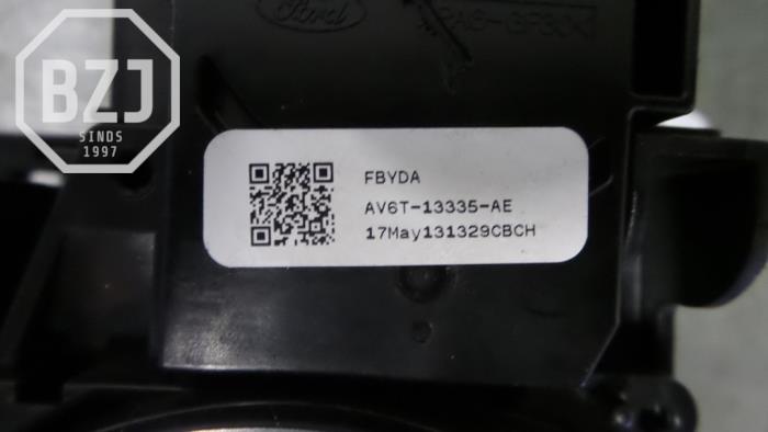 Interruptor combinado columna de dirección de un Ford Focus 2017