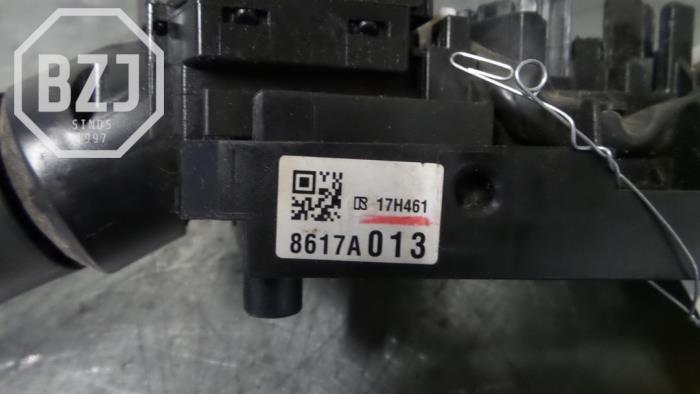 Interruptor combinado columna de dirección de un Mitsubishi Outlander (GF/GG) 2.0 16V PHEV 4x4 2014