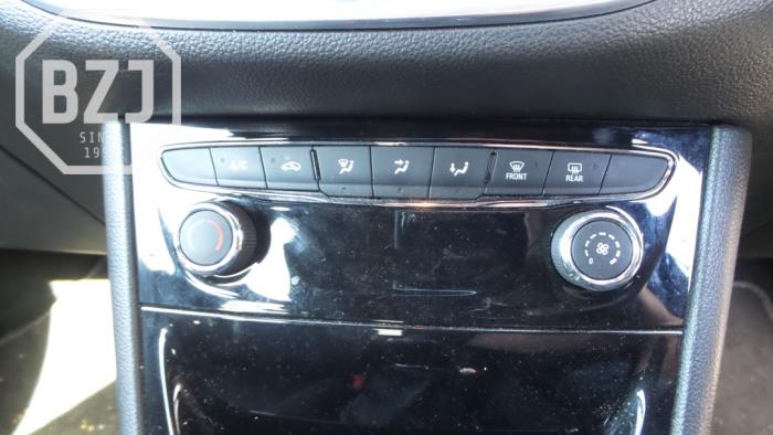 Climatronic panel from a Opel Astra K 1.0 SIDI Turbo 12V 2017