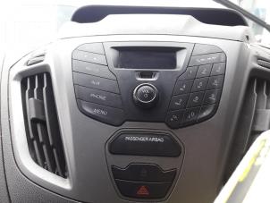 Gebrauchte Radio CD Spieler Ford Transit Custom 2.2 TDCi 16V Preis auf Anfrage angeboten von BZJ b.v.