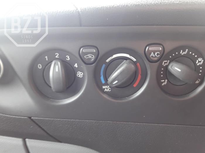 Panneau de commandes chauffage d'un Ford Transit Custom 2.0 TDCi 16V Eco Blue 105 2017