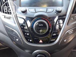 Usagé Panneau climatronic Hyundai Veloster 1.6 T-GDI 16V Prix sur demande proposé par BZJ b.v.