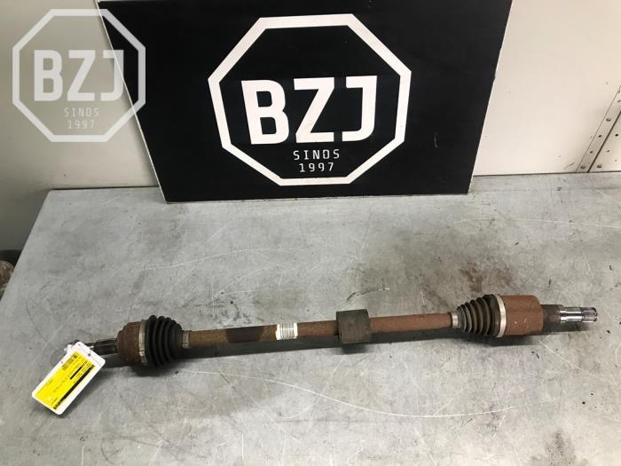Front drive shaft, right from a Ford Focus 4 1.5 EcoBoost 12V 150 2018