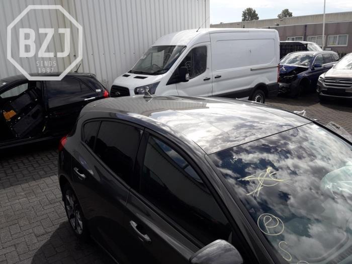 Używane Dach Ford Focus 4 1.5 EcoBoost 12V 150 Cena na żądanie oferowane przez BZJ b.v.