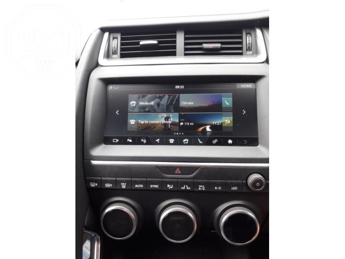Navigation system from a Jaguar E-Pace 2.0 D 180 16V AWD 2018