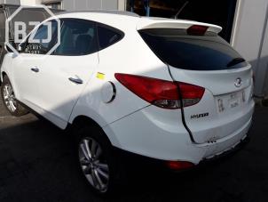Used Rear side panel, left Hyundai iX35 (LM) 2.0 CRDi 16V Price on request offered by BZJ b.v.