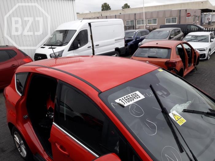 Używane Dach Ford C-Max (DXA) 1.0 Ti-VCT EcoBoost 12V 125 Cena na żądanie oferowane przez BZJ b.v.