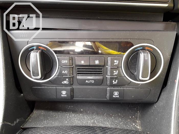 Używane Panel climatronic Audi Q3 (8UB/8UG) 2.0 TDI 16V 150 Quattro Cena na żądanie oferowane przez BZJ b.v.