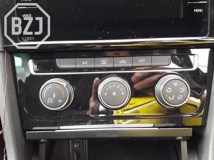 Panel Climatronic de un Volkswagen Golf VII (AUA) 1.5 TSI Evo BMT 16V 2018