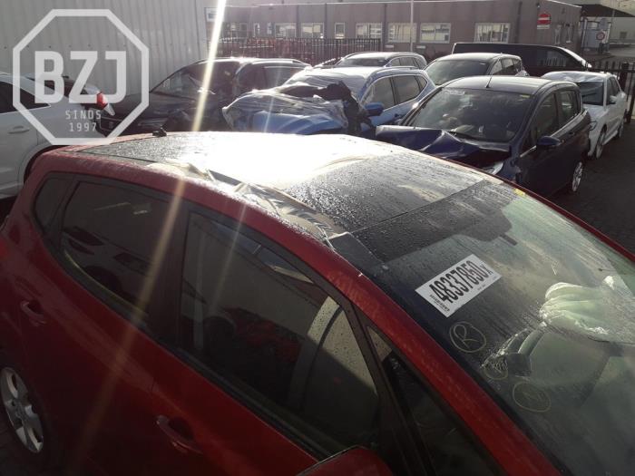 Używane Dach Kia Venga 1.6 CVVT 16V Cena na żądanie oferowane przez BZJ b.v.