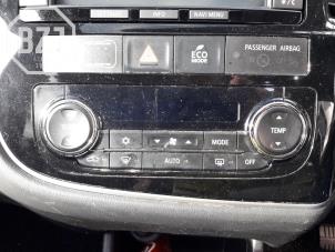 Używane Panel climatronic Mitsubishi Outlander (GF/GG) 2.0 16V PHEV 4x4 Cena na żądanie oferowane przez BZJ b.v.