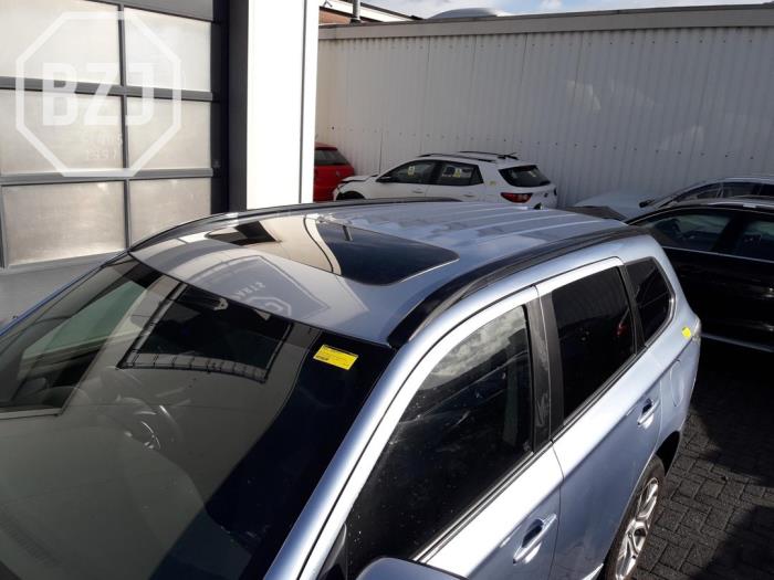 Używane Dach Mitsubishi Outlander (GF/GG) 2.0 16V PHEV 4x4 Cena na żądanie oferowane przez BZJ b.v.