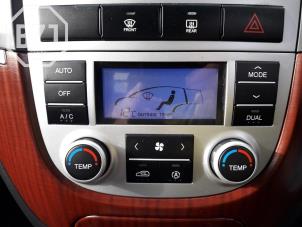 Used Climatronic panel Hyundai Santa Fe II (CM) 2.2 CRDi 16V 4x4 Price on request offered by BZJ b.v.