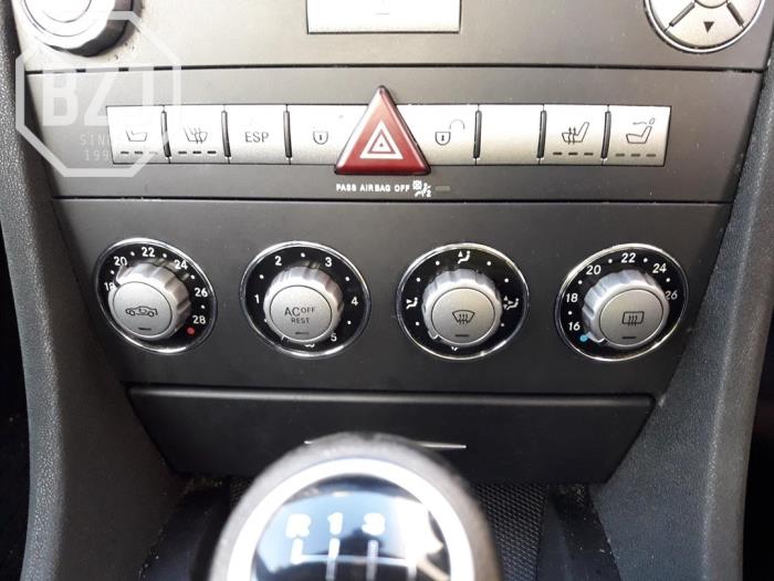 Panel de control de calefacción de un Mercedes-Benz SLK (R171) 1.8 200 K 16V 2007