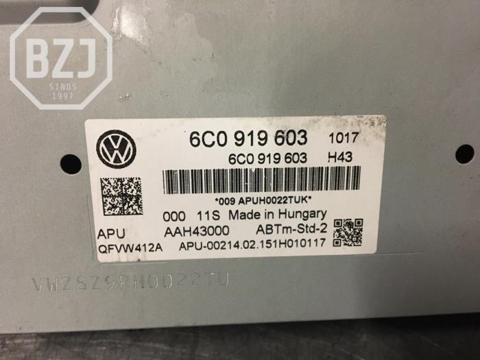 Wyswietlacz jednostki multimedialnej z Volkswagen Polo V (6R) 1.2 TSI 16V BlueMotion Technology 2015