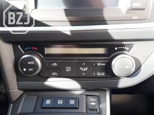 Usagé Panneau climatronic Toyota Auris Touring Sports (E18) 1.8 16V Hybrid Prix sur demande proposé par BZJ b.v.