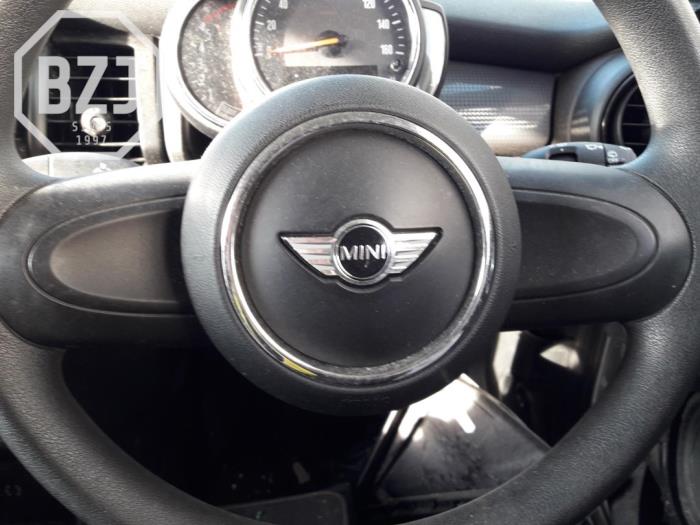 Airbag gauche (volant) d'un MINI Mini (F56) 1.5 12V Cooper D 2018
