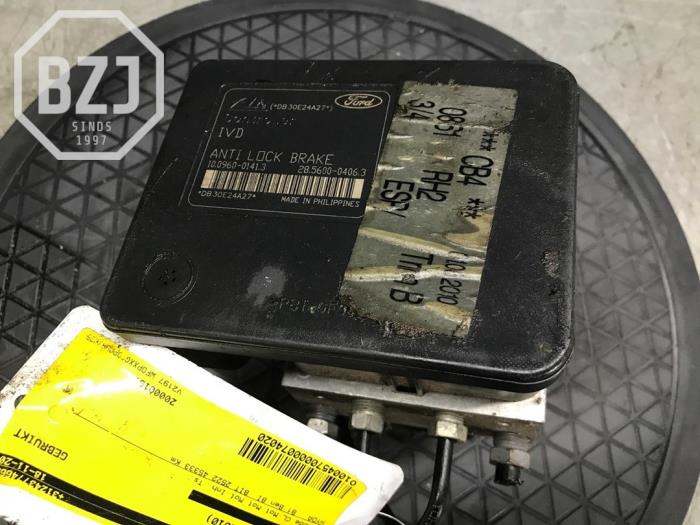 ABS Pumpe van een Ford Focus 2 2.5 20V ST 2010