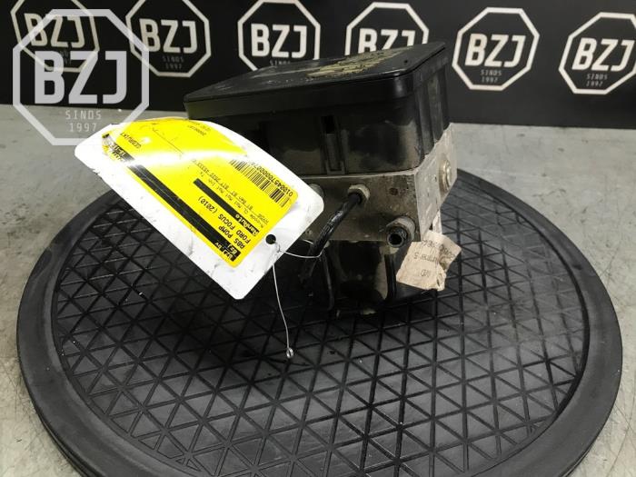 Begagnade ABS-pump Ford Focus 2 2.5 20V ST Pris på förfrågan erbjuds av BZJ b.v.